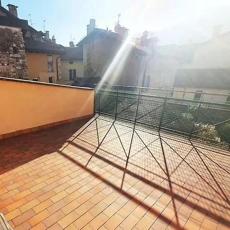 アパート King Center 9 Posti Letto- Grande Terrazza - 2 Bagni Privati コモ